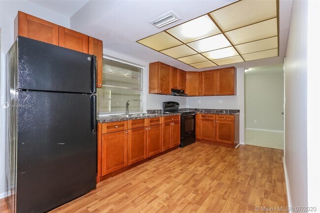 Foto del edificio - 6871 NW 12th St