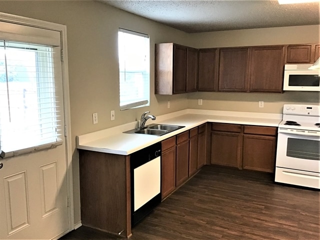Building Photo - 16508 Jasmine Springs Dr