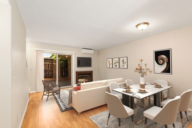 Foto del edificio - 2 Bedroom 1.5 Bath Townhome with  pvt patio (AC/Pool/Gated Parking/EV Chargers)