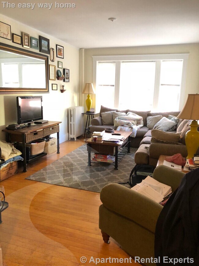 Photo - 14 Centre St Apartment