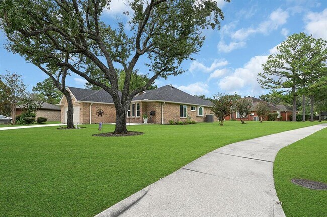 Building Photo - 802 Birchview Ct