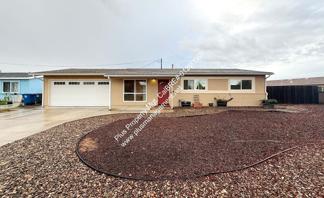 Primary Photo - Orcutt Single Story Updated Home on Cul-De...