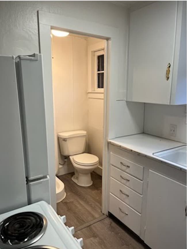 kitchen/bathroom - 132 NW 30th St