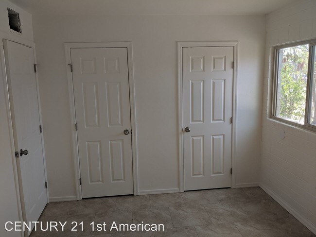 Building Photo - 2 br, 1 bath House - 2820 S Coconino Vista
