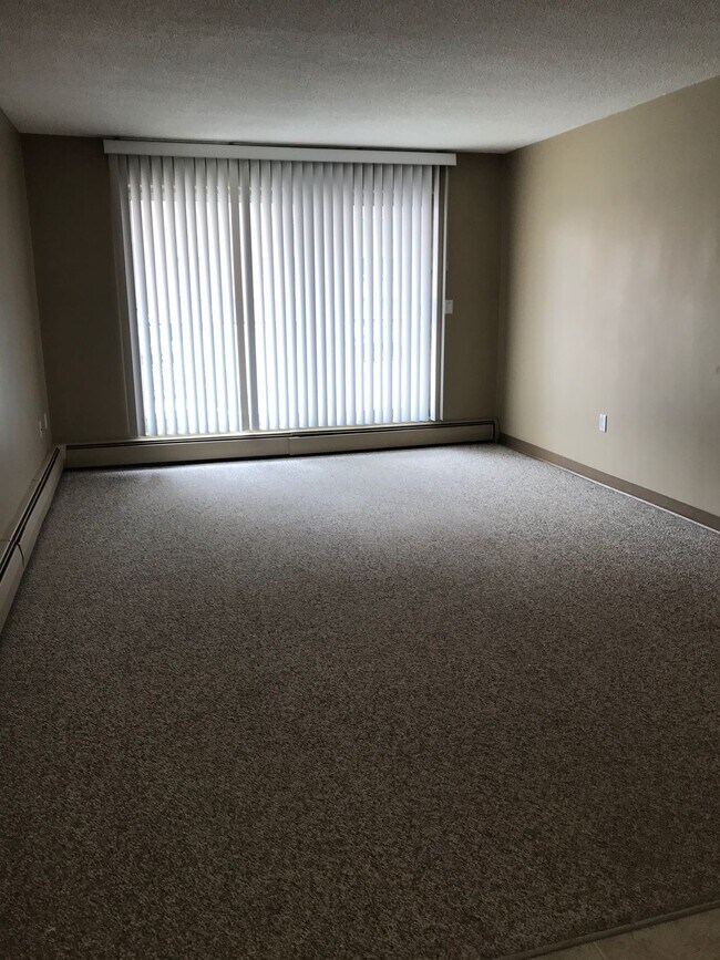 Building Photo - 1 Bed 0 Bath Unit in Red Deer, AB