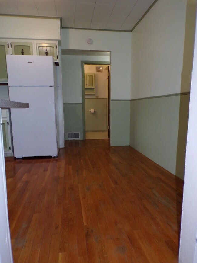 Building Photo - 154 Pelton Ave
