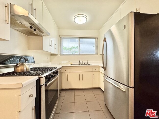 Building Photo - 10655 Wilshire Blvd