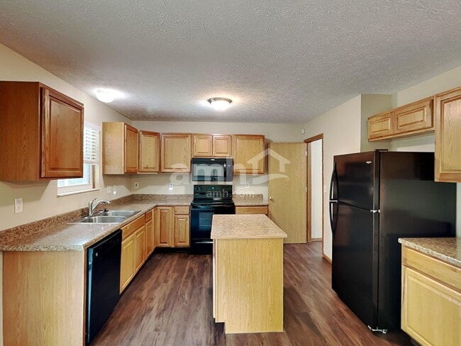 Building Photo - 1430 Pinestone Dr