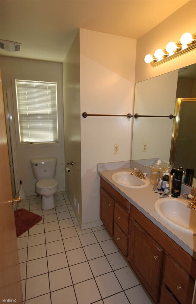 Building Photo - 8 br, 3 bath House - 909 Sylvan Ave