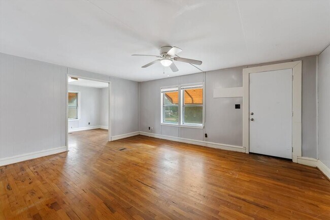 Foto del edificio - 606 N Pine Hill St