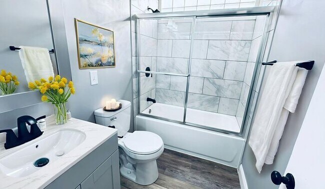 Foto del edificio - Charming Single-Family Home with Fenced Yard — New Carpet, Pet Friendly & Reduced Rent in Lee's S...