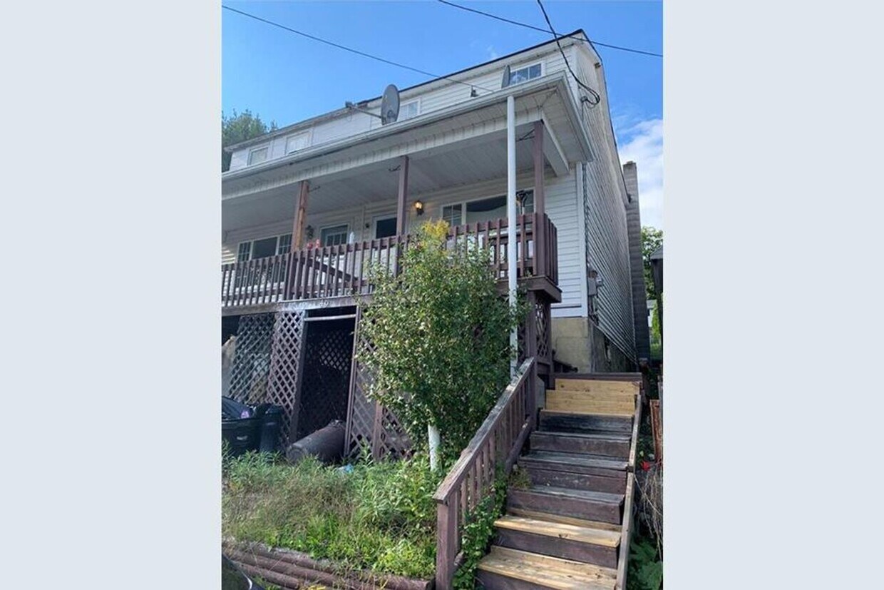 49 W Garibaldi Ave, Nesquehoning, PA 18240 House Rental in