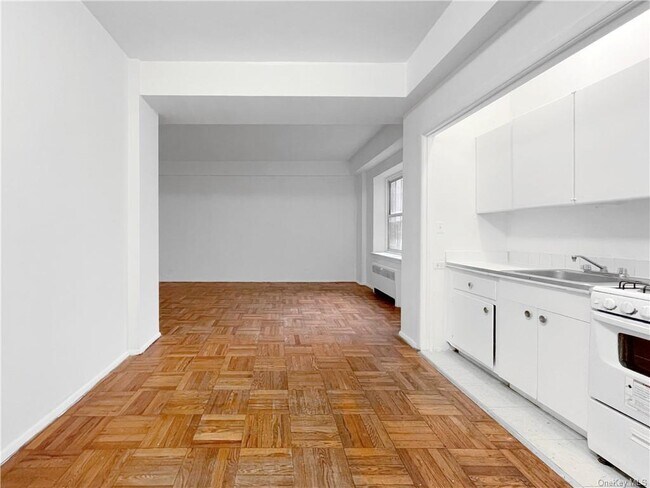 Building Photo - 2630 Kingsbridge Terrace