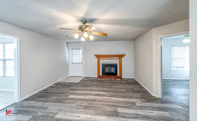 Front Door/Living Room - 2511 Senator St
