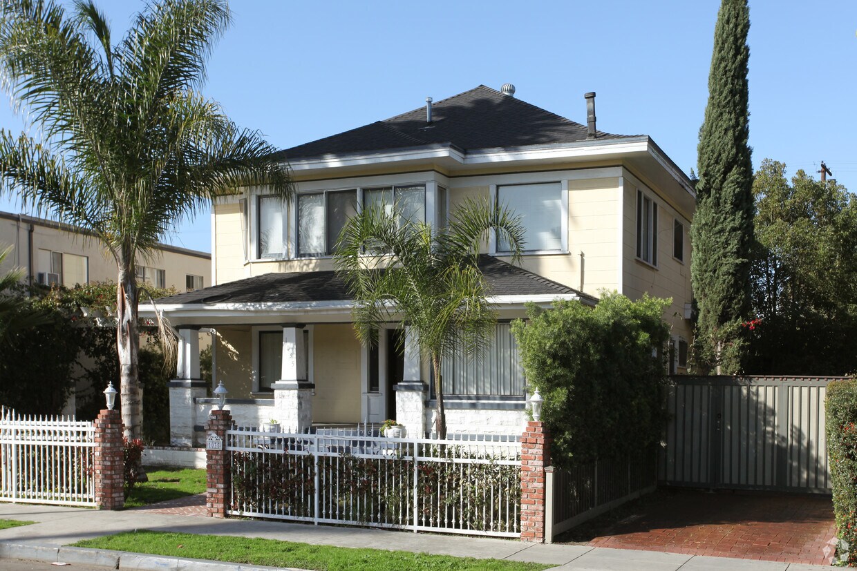 Primary Photo - 1035 Cedar Ave