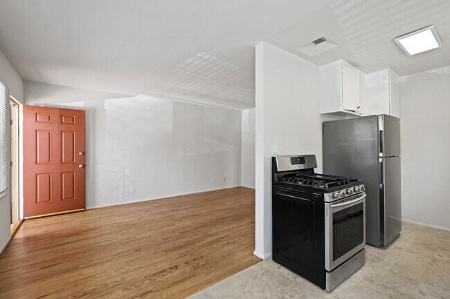 Building Photo - 1542 Golden Gate Ave