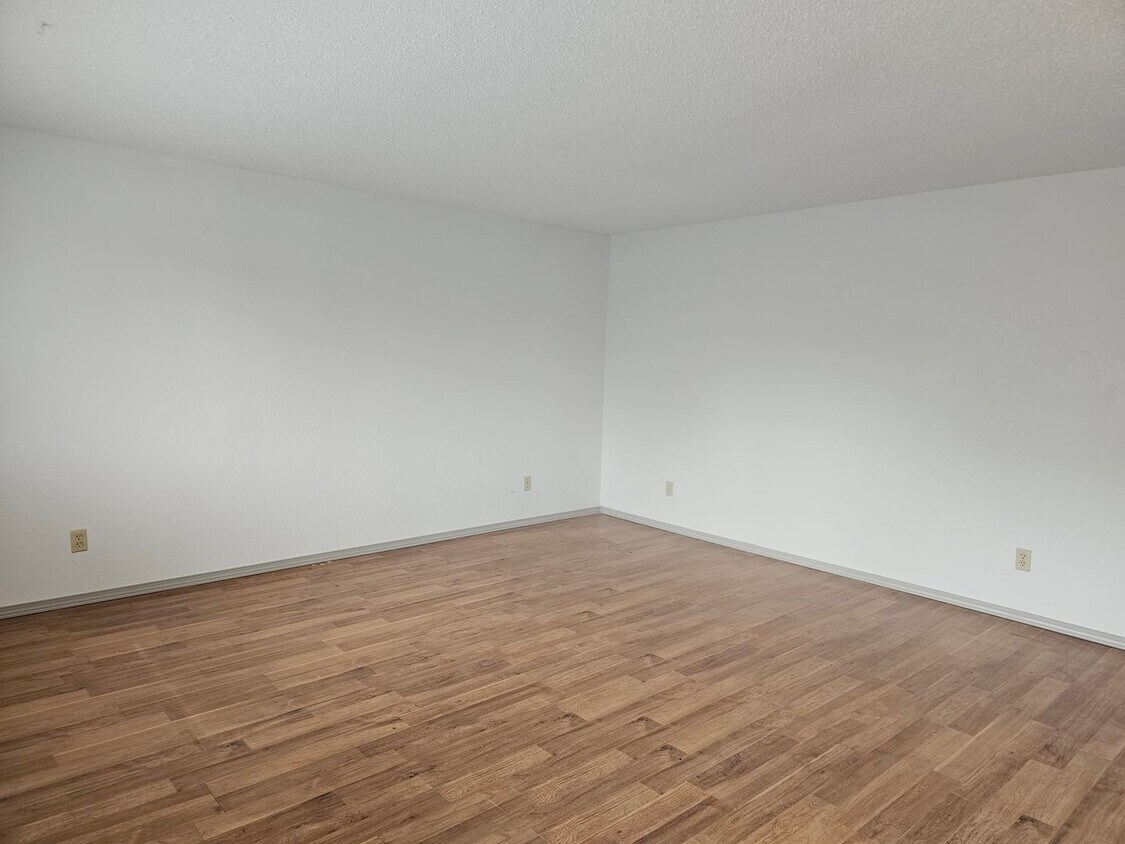 Foto principal - 210 NW Larry St