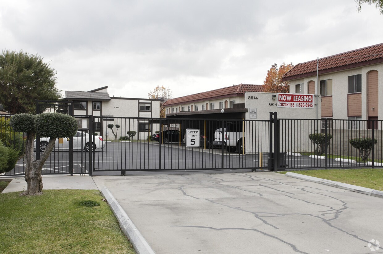 Foto principal - 8914 Marshall St