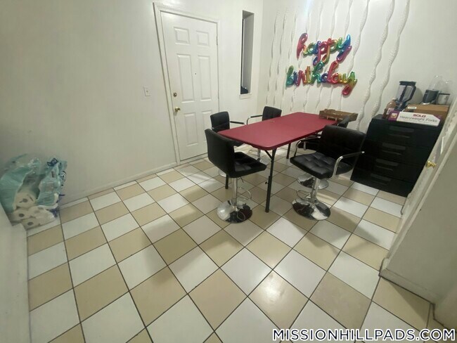 Building Photo - 715 Parker St