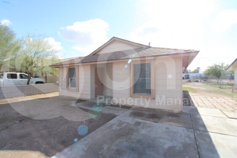 Primary Photo - 533 W Cholla St