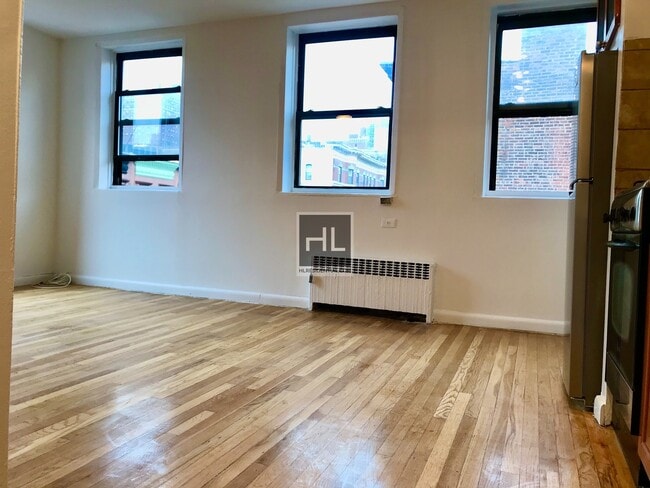 Building Photo - 507 Manhattan Ave