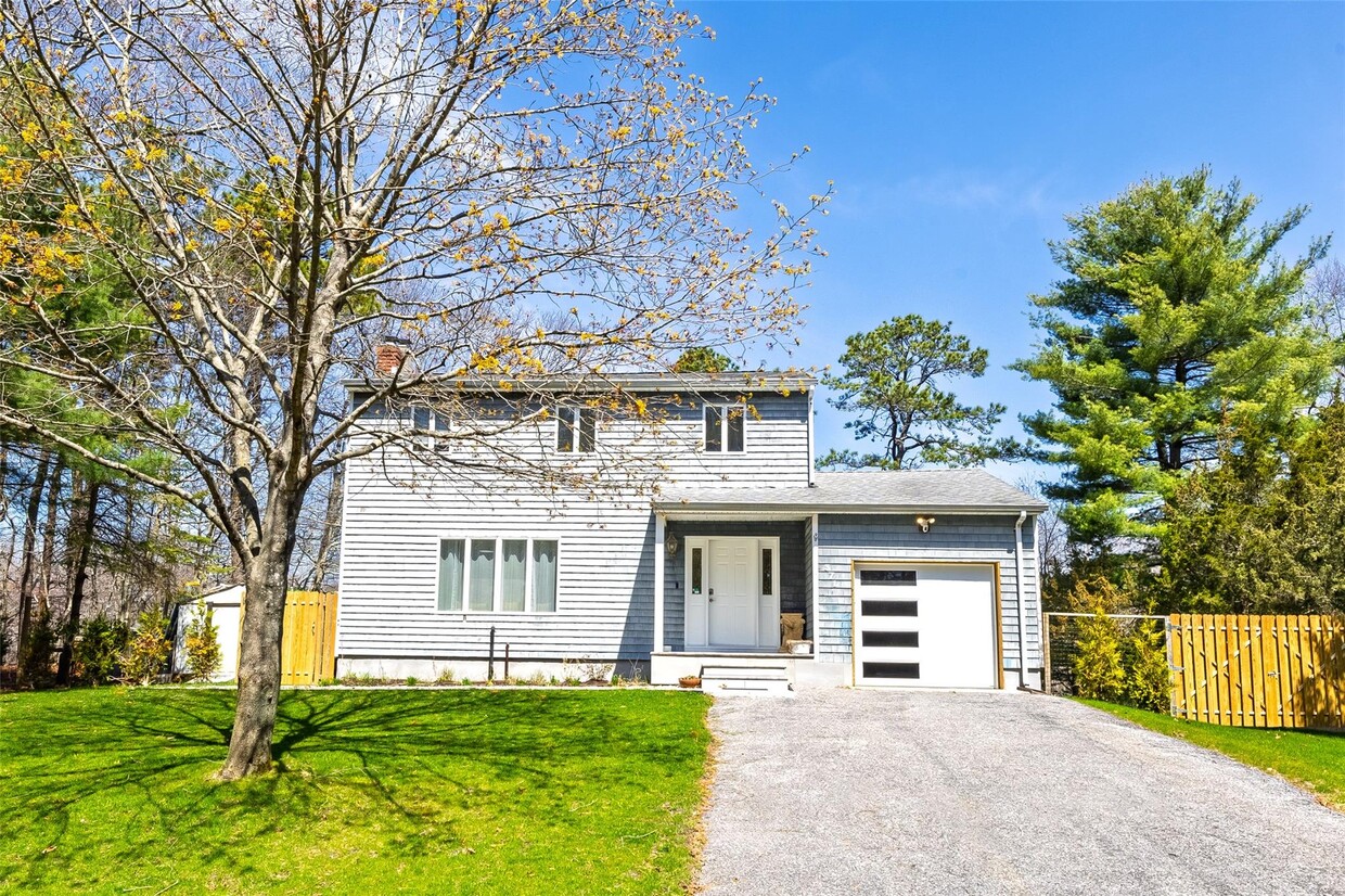 Primary Photo - 371 S River Rd