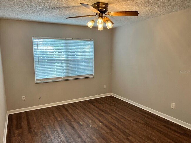 Foto del edificio - 2411 W Stroud Ave