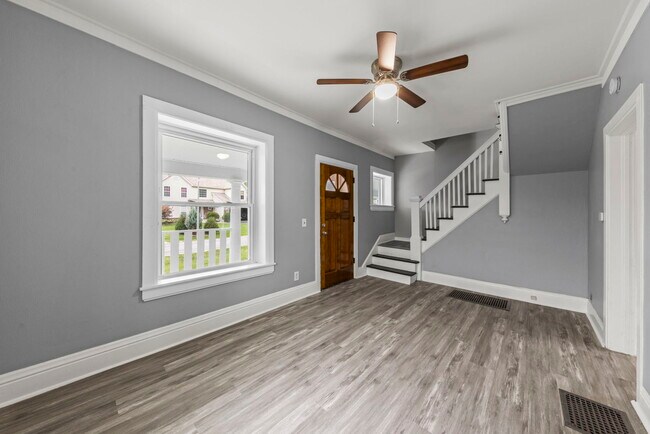 Building Photo - 6S381 4th St