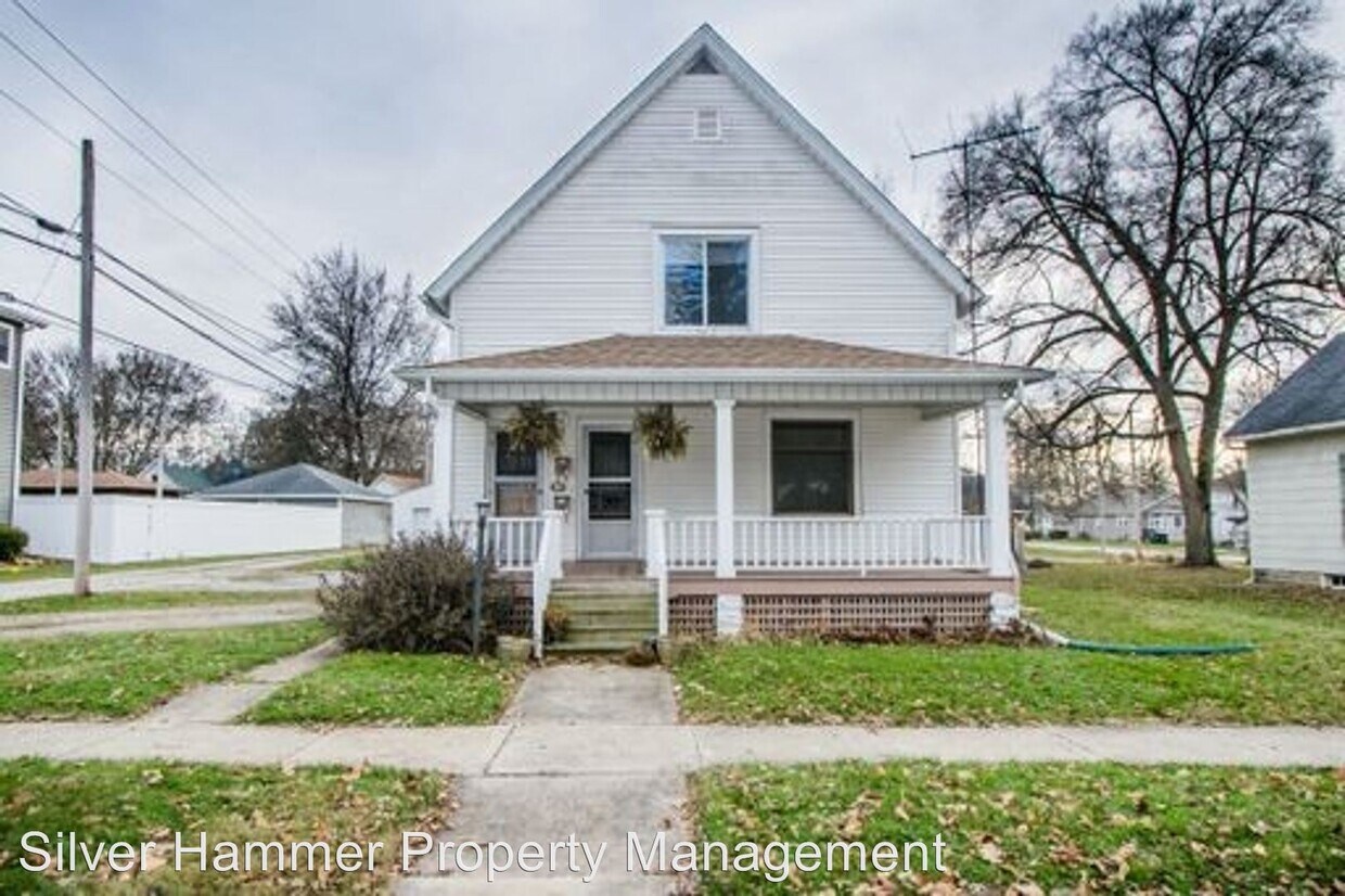 Primary Photo - 404 Oak St