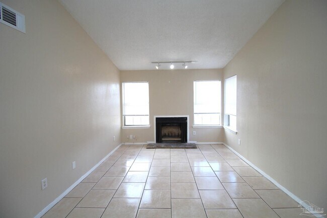 Foto del edificio - 7806 Calahan Pl