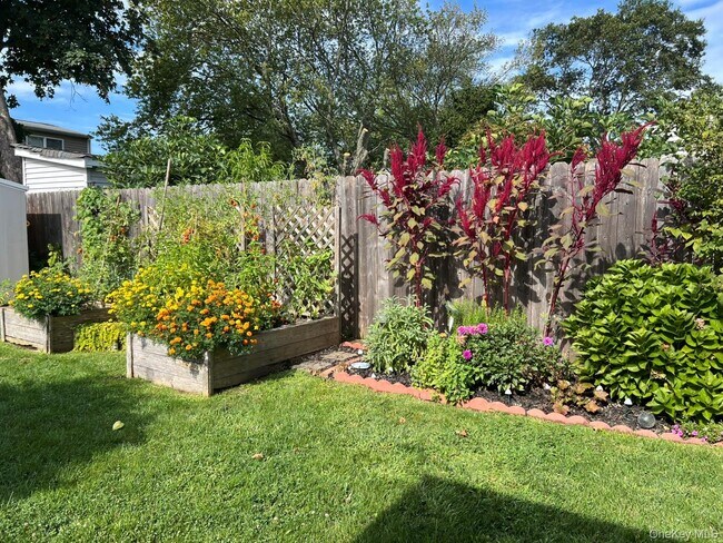 Foto del edificio - 32 Lloyd Ave