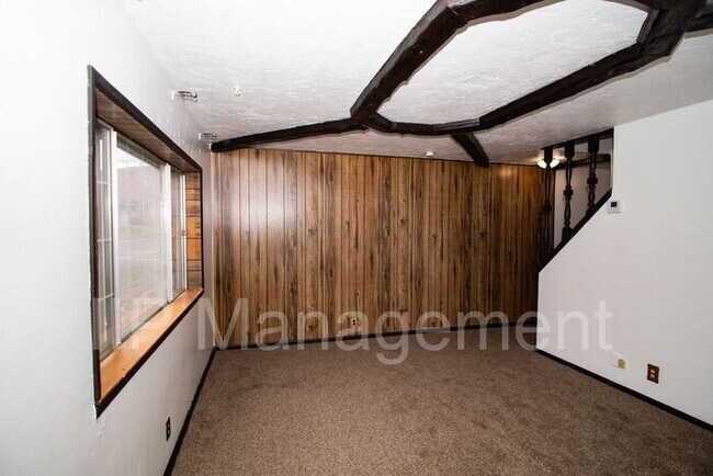 Building Photo - Updated 2 Bedroom Townhouse for rent in Be...