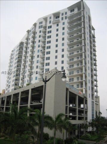 Building Photo - 10 SW South River Dr