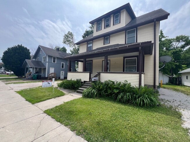 Foto del edificio - Over 2,000sf and 8 Bedrooms