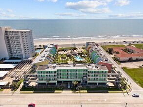 Building Photo - 7820 Seawall Blvd