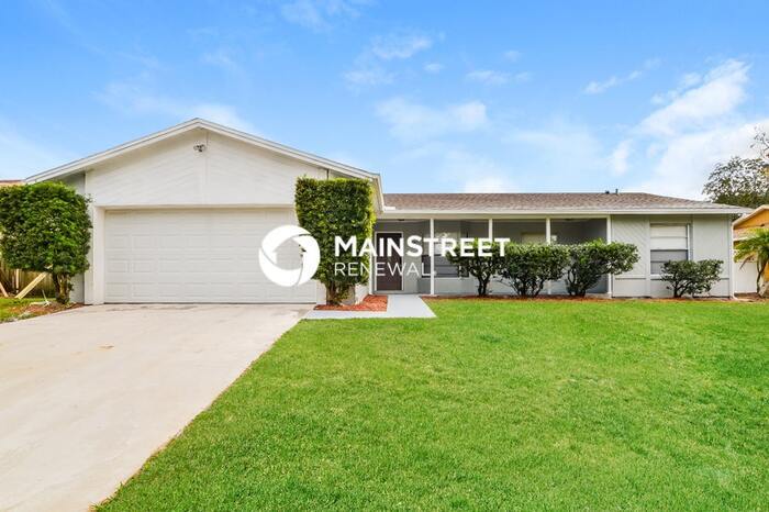 Foto principal - 4 Bedroom Pet-Friendly Home in Orlando, FL with Main Street Renewal