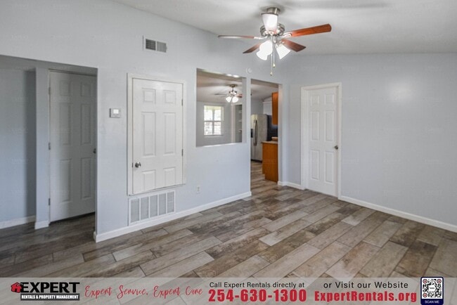 Building Photo - Charming Home Awaits with Style, and Conve...