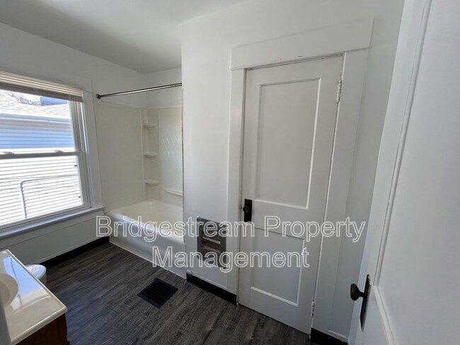 Foto del edificio - 1116 Watervliet Ave