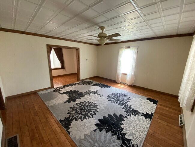 Foto del edificio - 1205 N Bowman Ave