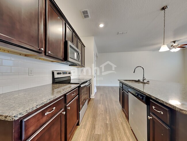 Foto del edificio - 8487 Highfield Avenue
