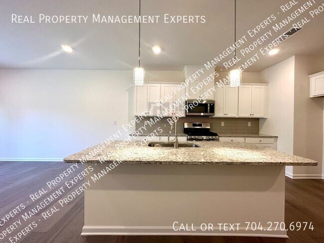 Building Photo - 3BR/2.5BA Townhouse in Concord!