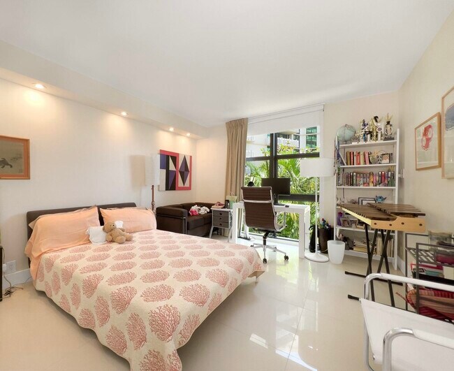 Foto del edificio - 1121 Crandon Blvd
