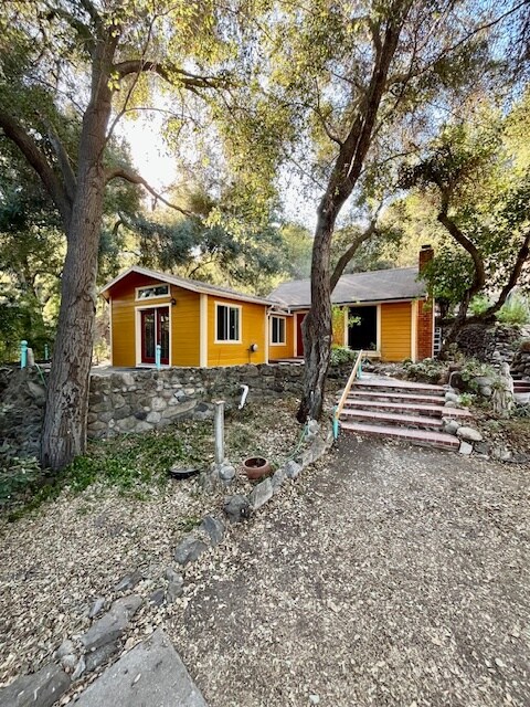 Building Photo - 1417 Old Topanga Canyon Rd