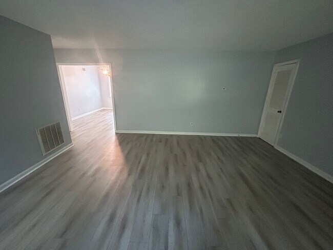 Foto del edificio - 715 Montague Road Unit D