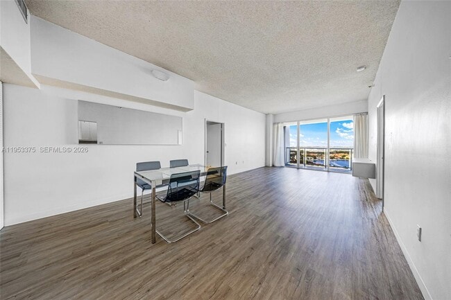 Building Photo - 20515 E Country Club Dr