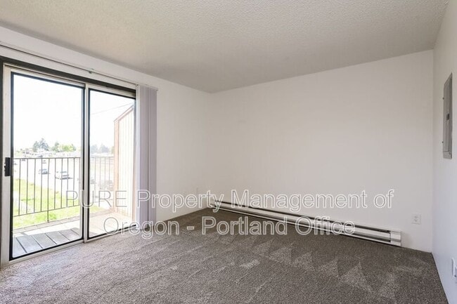 Building Photo - 14132 NE Sandy Blvd