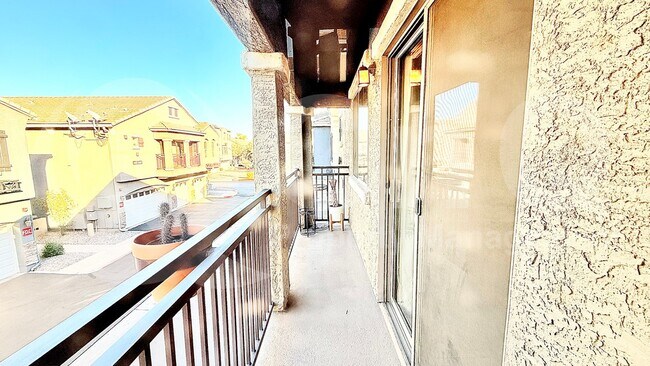 Foto del edificio - 2402 E 5th St