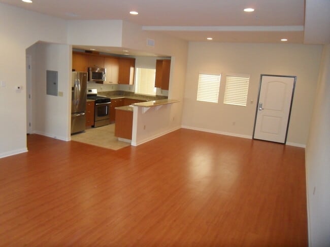 Building Photo - 15024 Magnolia Blvd