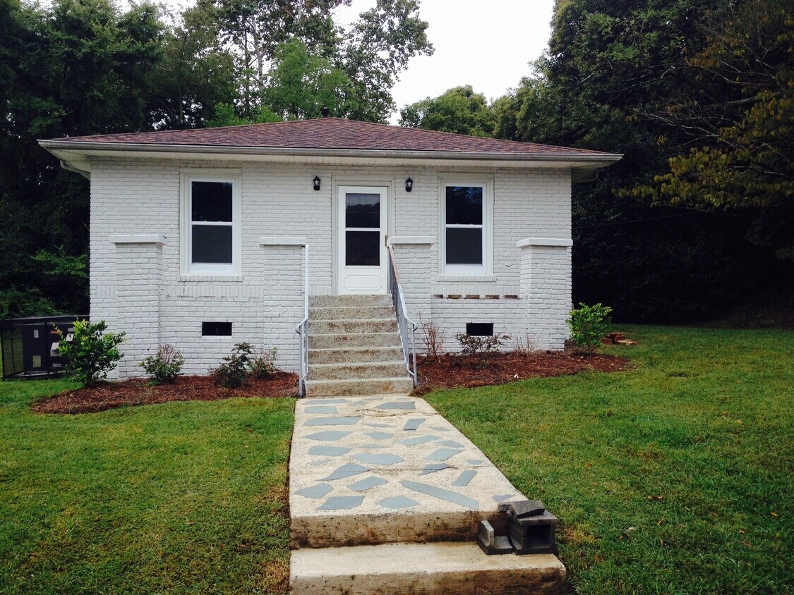Foto principal - 3 Bedroom 2 Bathroom JUST RENOVATED Lawnca...