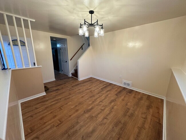 Foto del edificio - 515 Barrymore Dr